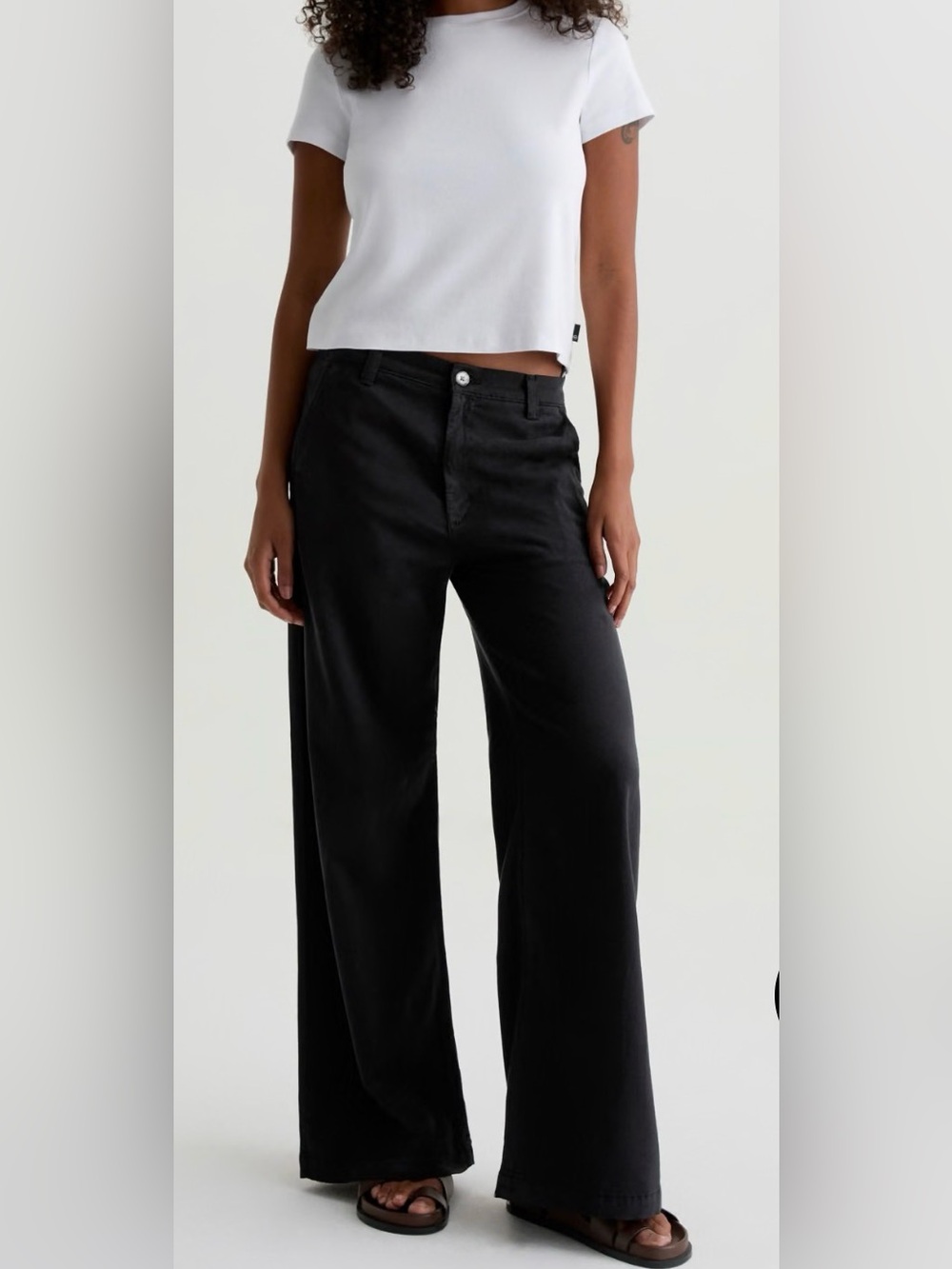 AG NWT SZ 26 Caden Black Wide-Leg Pants.Comfortable and flattering cut!